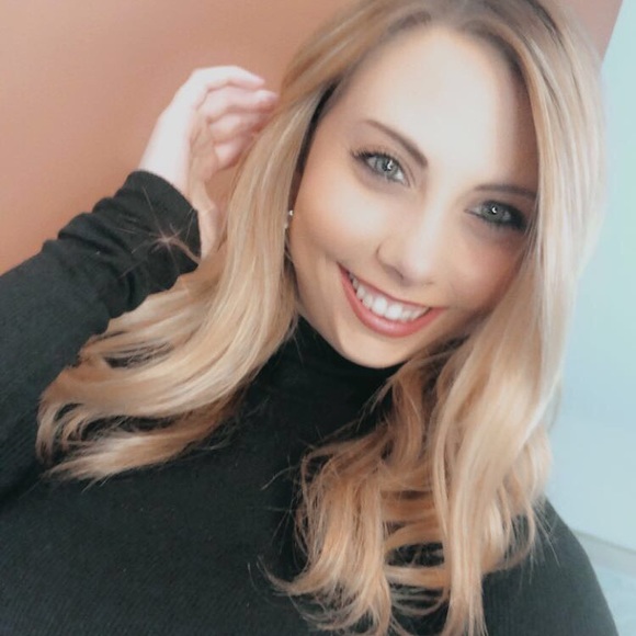 Meet your Posher, Alyssa - Picture 1 of 1